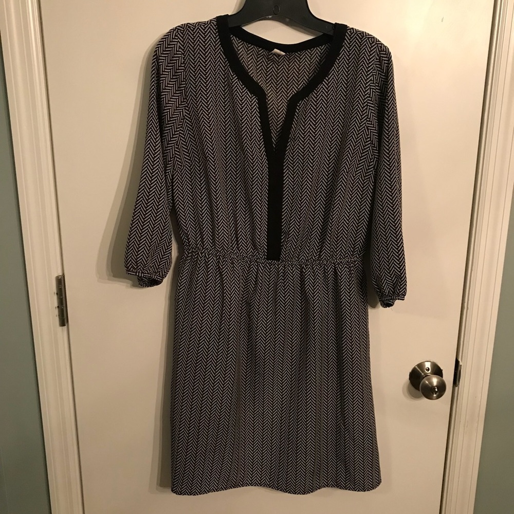 Old Navy Black/Cream Patterned Tunic-type dress, with elastic waist